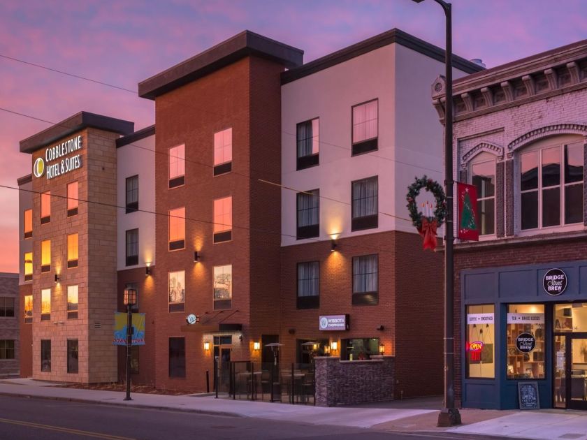 cobblestone hotel & Suites downtown chippewa falls