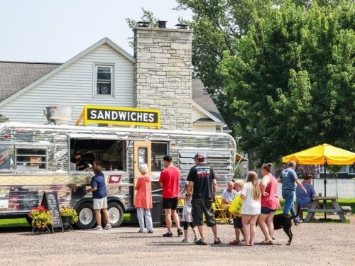 line at dave's drive in
