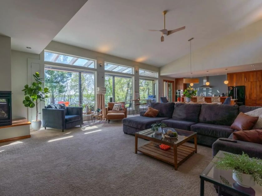 the-grand-retreat-main-living-room